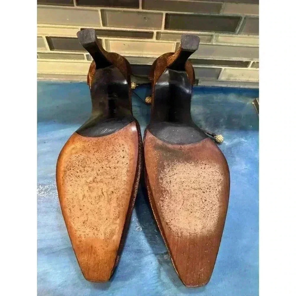 VINTAGE Stuart Weitzman Jezebella Swarovski Crystal Bronze Satin Pumps Size 8 - Picture 7 of 7